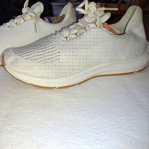 White tennis shoes